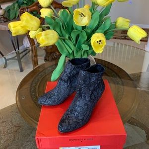 Donald Pliner booties